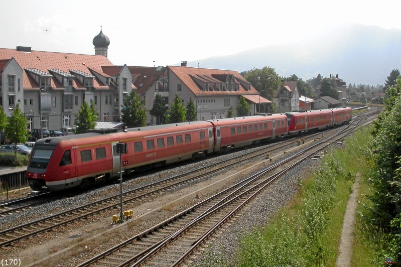 Bahn 170.jpg - Eine Triebzug-Doppeltraktion BR 612 Regioswinger angeführt von 612 590 Lindau verlässt den Bahnhof Immenstadt in Richtung Oberstdorf.
